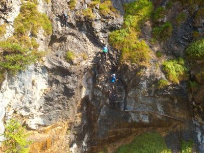 007-In der steilen Wand im Hausbachfall-Klettersteig